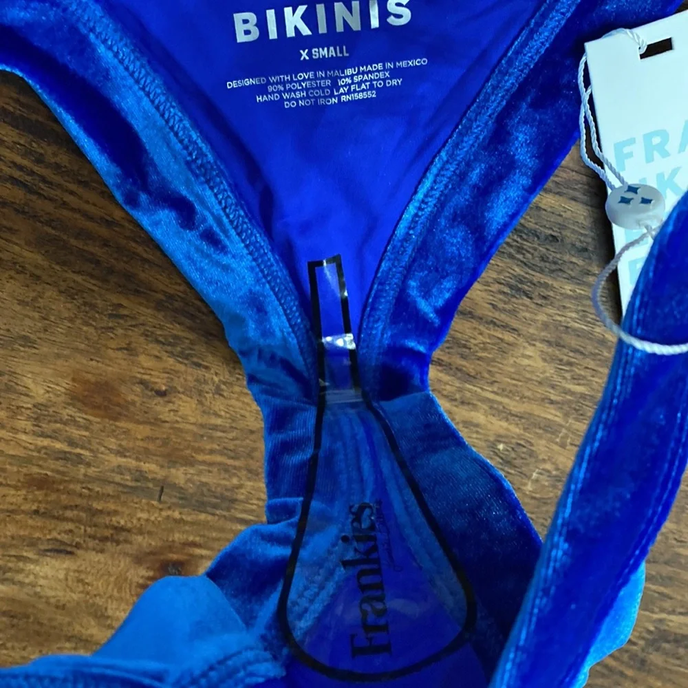 🌼 NWT Frankie’s Bikinis Set XS